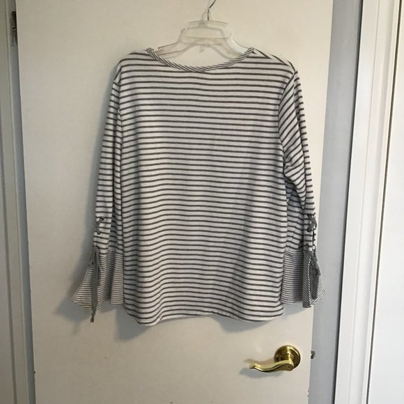 SUNDAY Striped Sweatshirt With Bell Sleeves - Picture 2 of 10